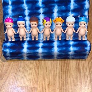 Selling 7 Sonny angels range from different colors all same size